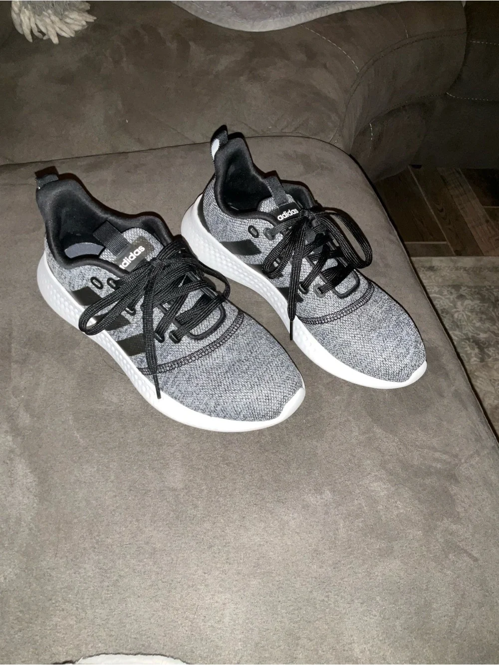 adidas Cloudfoam Men’s Grey Knit Sneakers with Black Accents Sz 8